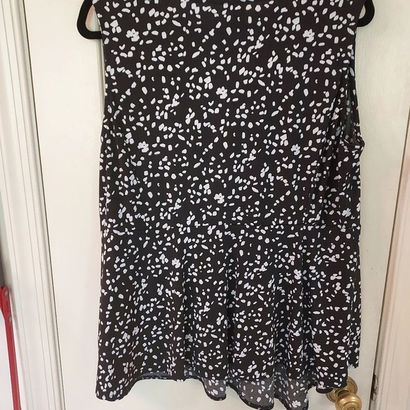 Lane Bryant Black and White Polka Dot Peplum Sleeveless Blouse in Size 18/20 - Picture 9 of 10